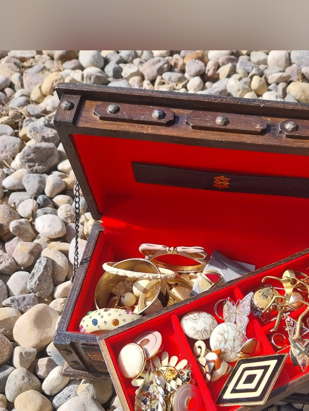 Vintage Gold and Red Jewelry Set with Mixed Gold-Tone Jewelry - Picture 8 of 9